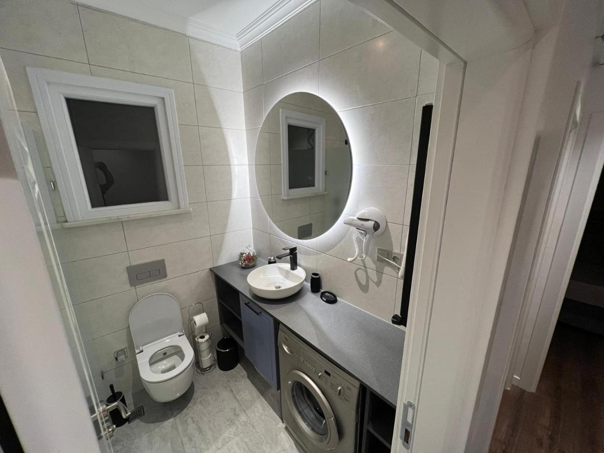 Center Of City In Besiktas 2 Plus 1 With 2 Bathroom And 3 Air Conditioner อิสตันบูล ภายนอก รูปภาพ