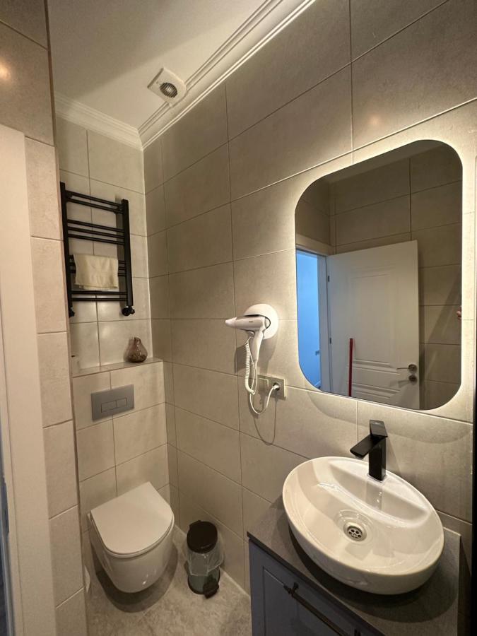 Center Of City In Besiktas 2 Plus 1 With 2 Bathroom And 3 Air Conditioner อิสตันบูล ภายนอก รูปภาพ