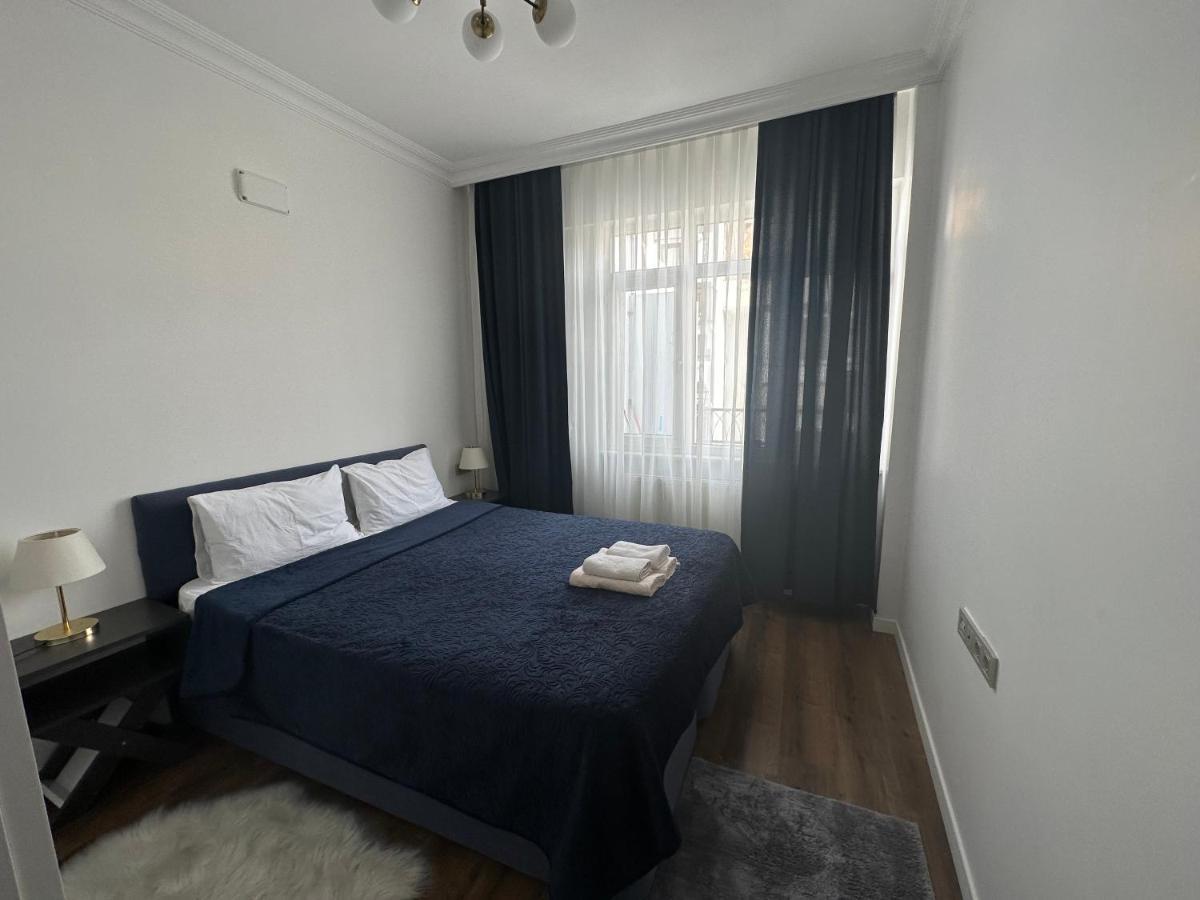 Center Of City In Besiktas 2 Plus 1 With 2 Bathroom And 3 Air Conditioner อิสตันบูล ภายนอก รูปภาพ