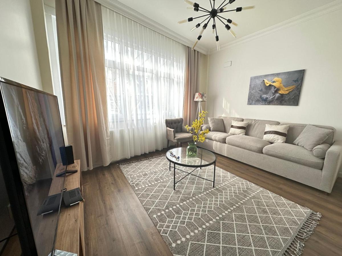 Center Of City In Besiktas 2 Plus 1 With 2 Bathroom And 3 Air Conditioner อิสตันบูล ภายนอก รูปภาพ