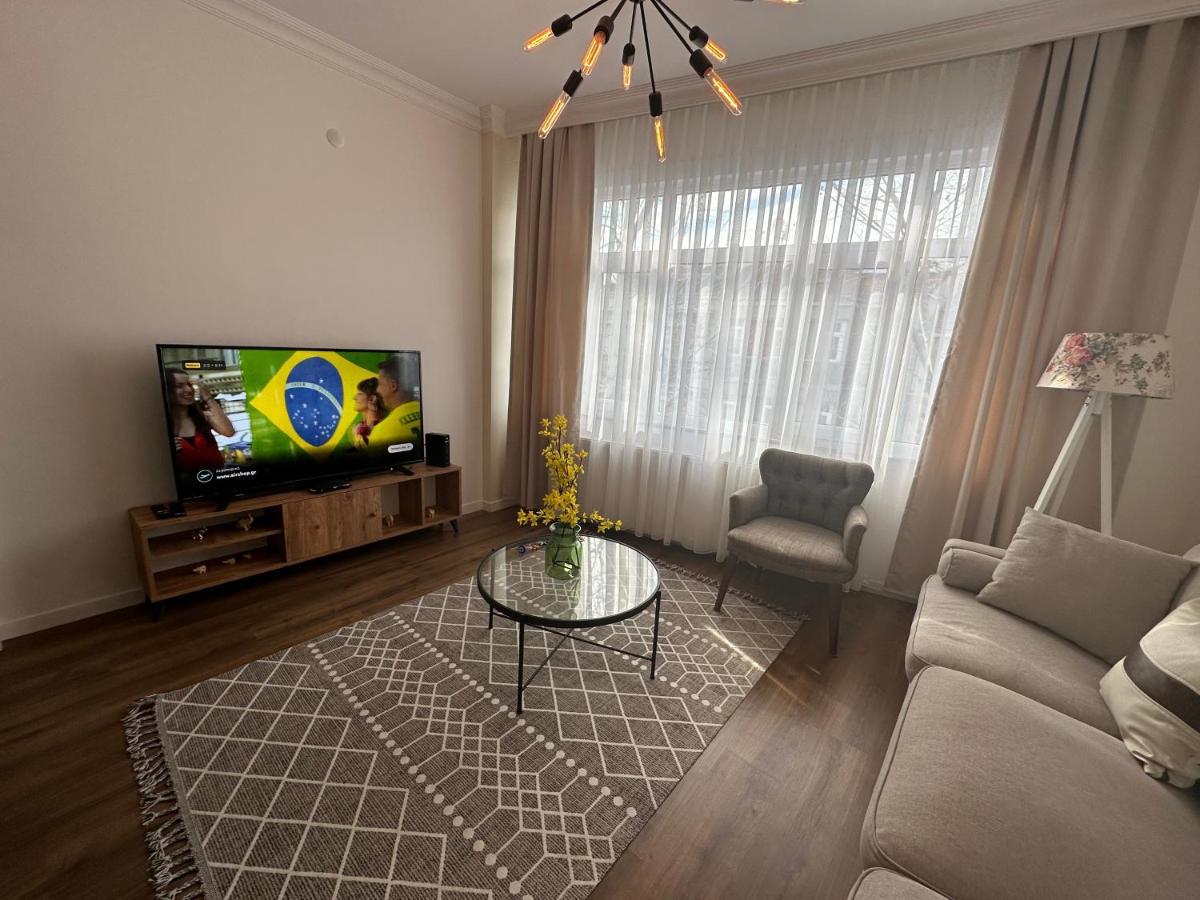 Center Of City In Besiktas 2 Plus 1 With 2 Bathroom And 3 Air Conditioner อิสตันบูล ภายนอก รูปภาพ